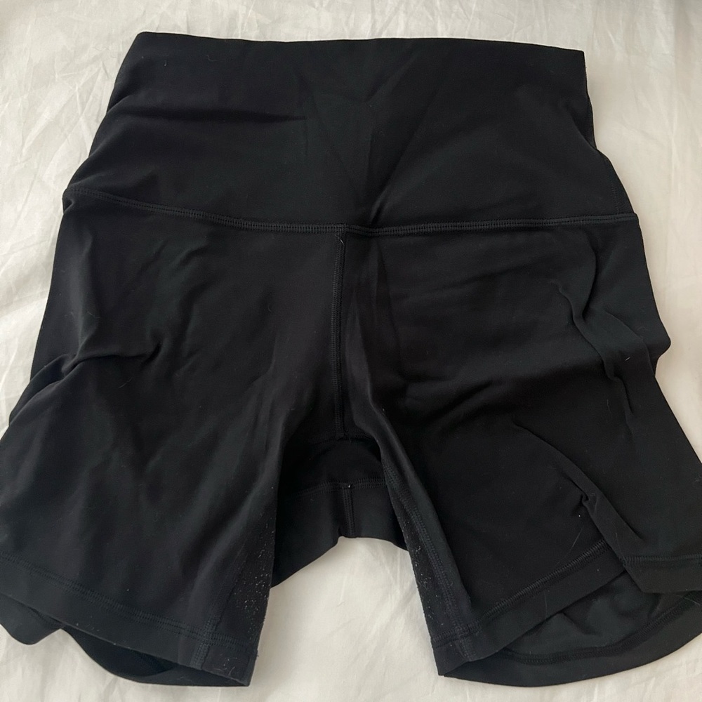 Lulu Align short 6in worn.